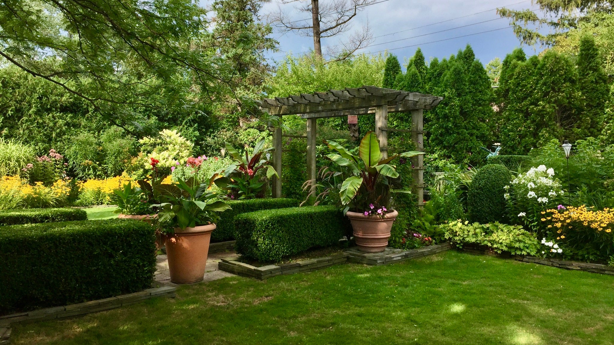 The English Gardener - Fine Gardening Design and Outdoor Living Spaces